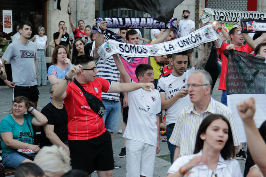 Fotos: La afición del Salmantino celebra en la Gran Vía