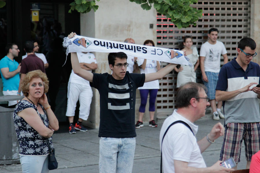 Fotos: La afición del Salmantino celebra en la Gran Vía