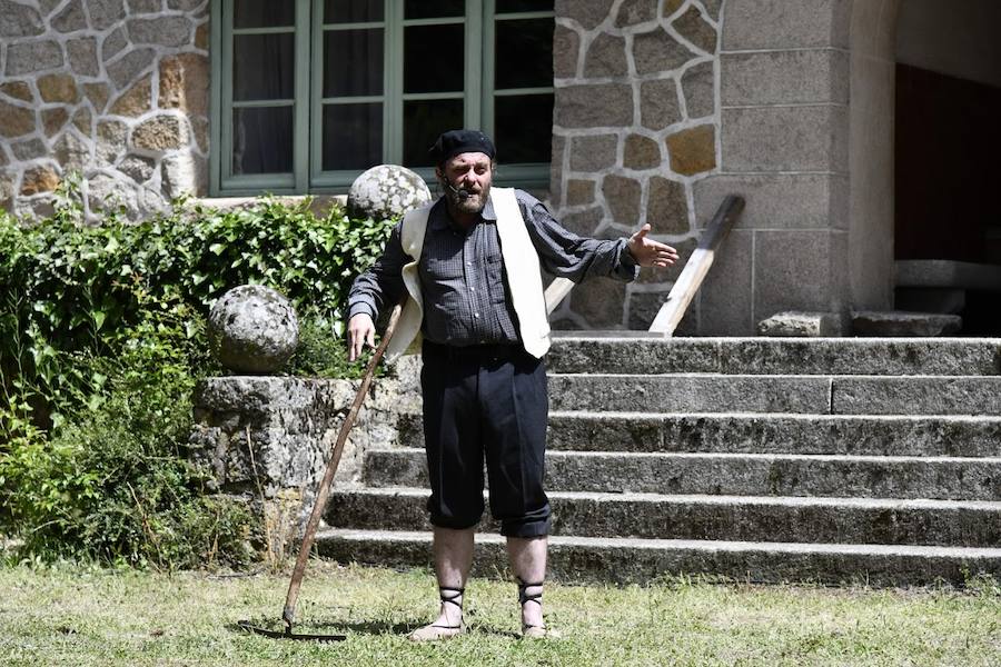 Fotos: Un paseo teatralizado cierra Femuka