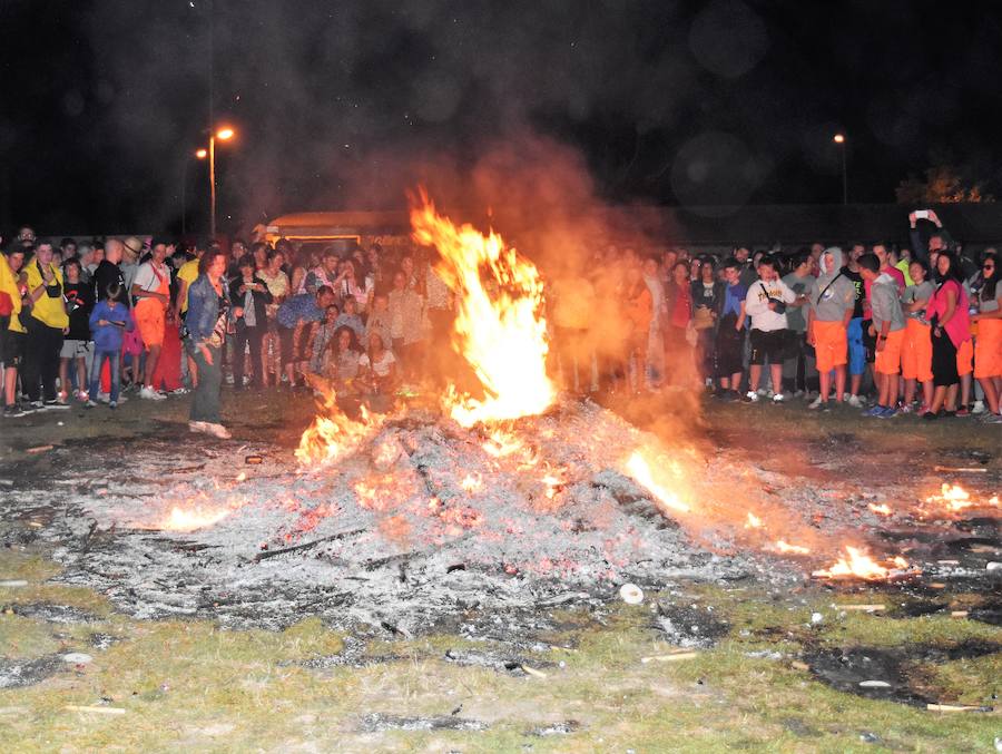 Fotos: Noche de San Juan en Aguilar