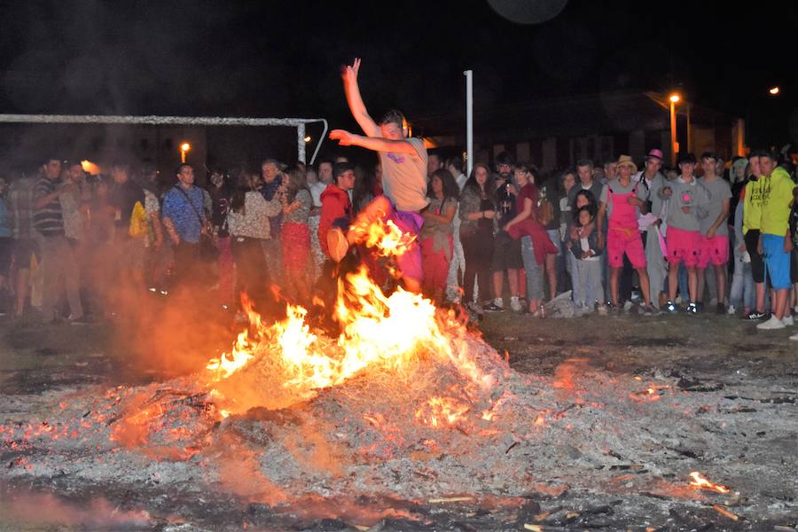Fotos: Noche de San Juan en Aguilar