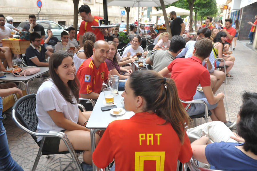 Fotos: Los vallisoletanos contienen el aliento durante el España-Marruecos