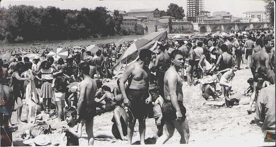 Fotos: Los veranos en la playa de Las Moreras en los años 70