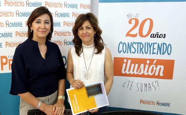 La directora de Proyecto Hombre, Mª Paz de la Puente y la directora de programas, Ana Macías Rodríguez, presentan la Memoria 2017 con ocasión del Día Internacional de la Lucha contra el Uso Indebido y el Tráfico Ilícito de Drogas. 
