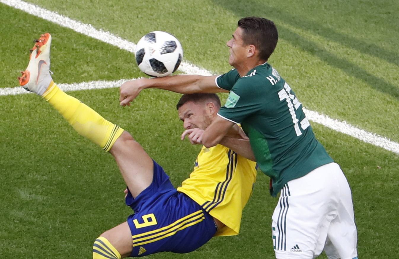 Suecia se impuso por 0-3 a México en el encuentro correspondiente a la tercera jornada del grupo F. La derrota de Alemania ante Corea del Sur dio el pase a ambas selecciones para octavos. 