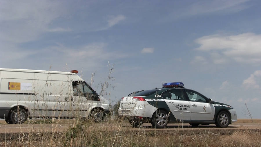 Un matrimonio, natural de Guipuzcóa, ha fallecido y su hijo menor de 12 años de edad ha resultado herido leve tras ser atropellado por un conductor ebrio en la N-601cuando realizaban el Camino de Santiago en bicicleta
