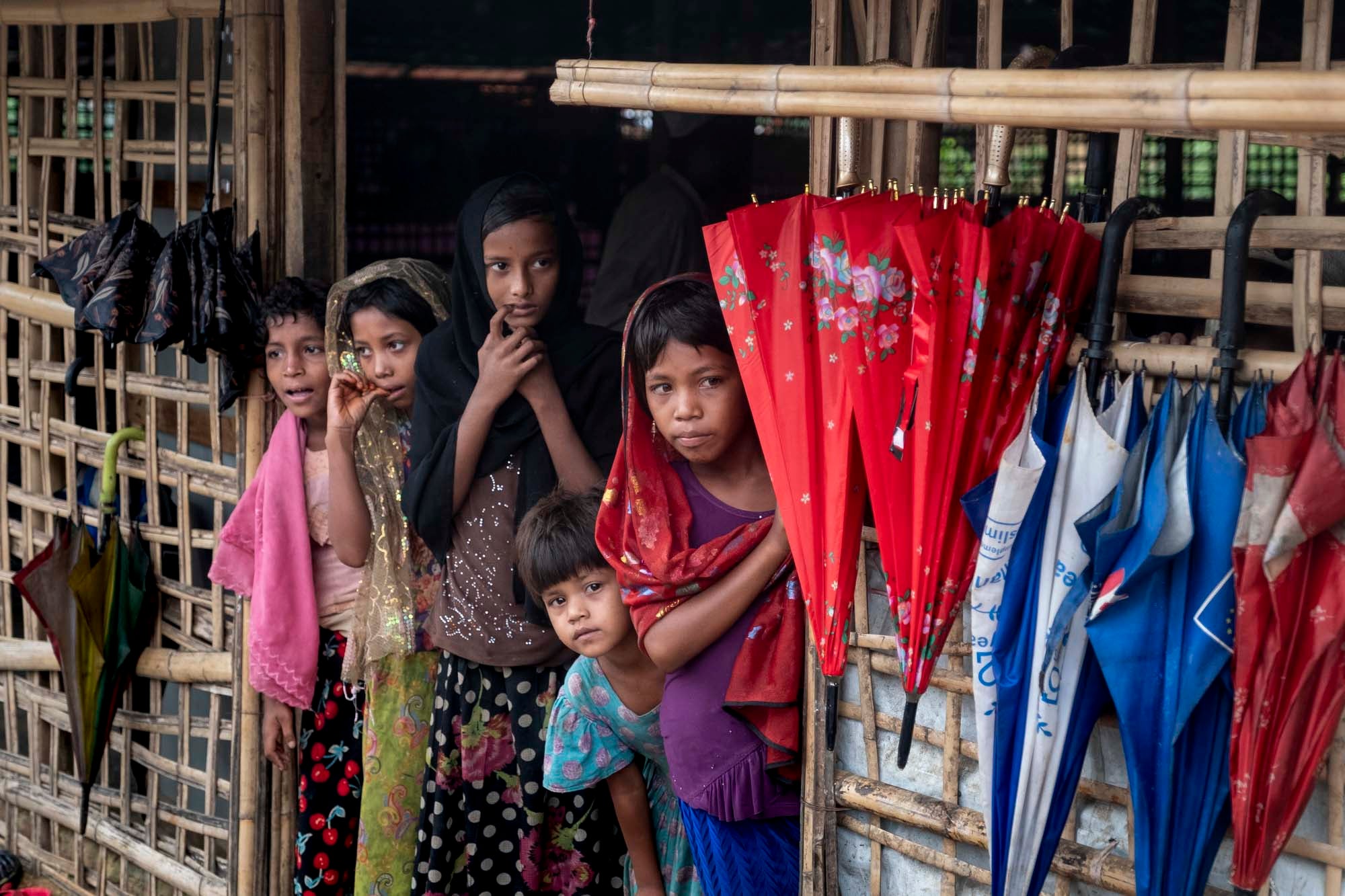 Los más de 800.000 refugiados rohingya que vive en los campos de refugiados de Bangladés, la mitad de ellos niños y niñas, está sufriendo el comienzo de las fuertes lluvias del monzón