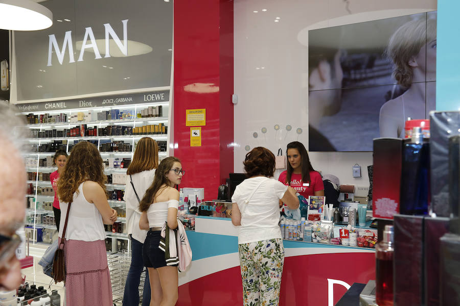 Fotos: Noche de compras en Palencia