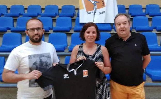 Diego Vieira, Nuria Suárez y el presidente Carlos Prieto. 