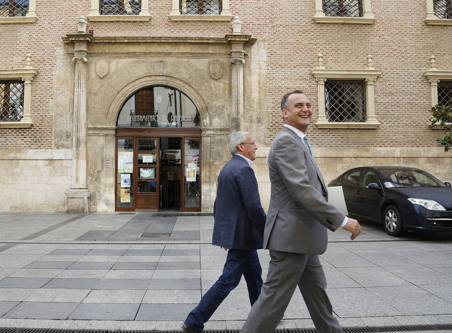 Fotos: Registro a las oficinas del ayuntamiento por la operación Enrredada