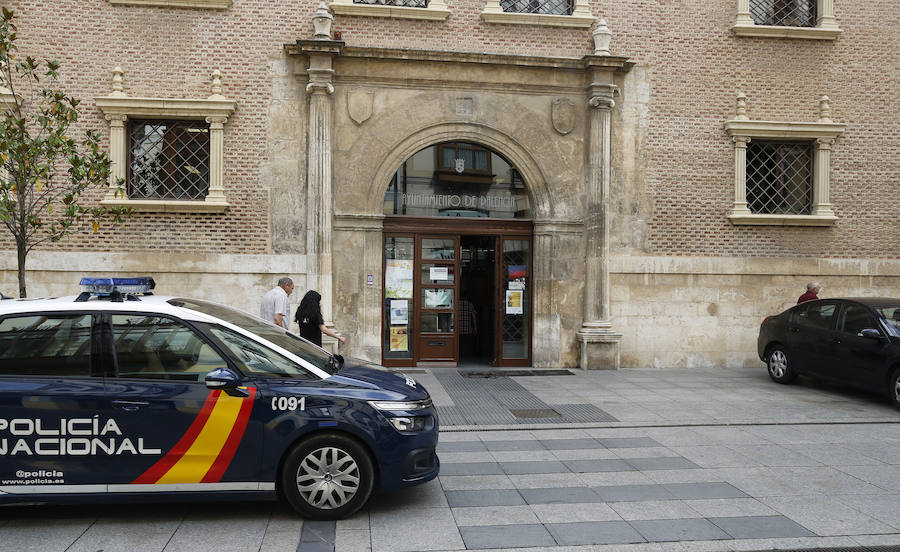Fotos: Registro a las oficinas del ayuntamiento por la operación Enrredada