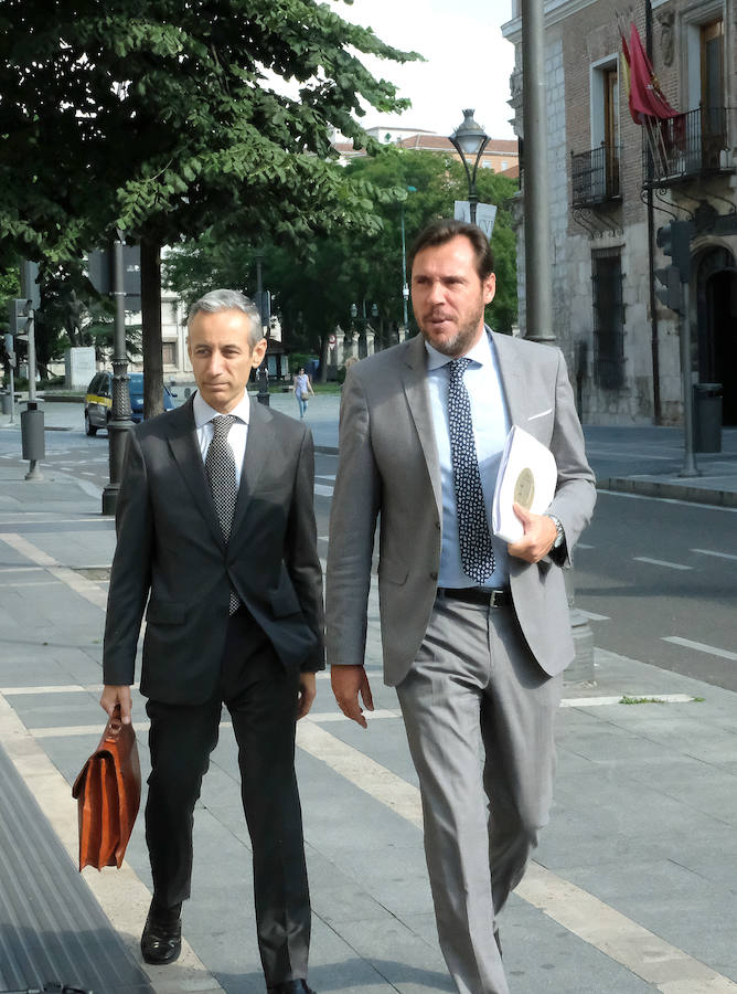 Fotos: El alcalde Óscar Puente comparece como testigo en el juicio contra León de la Riva
