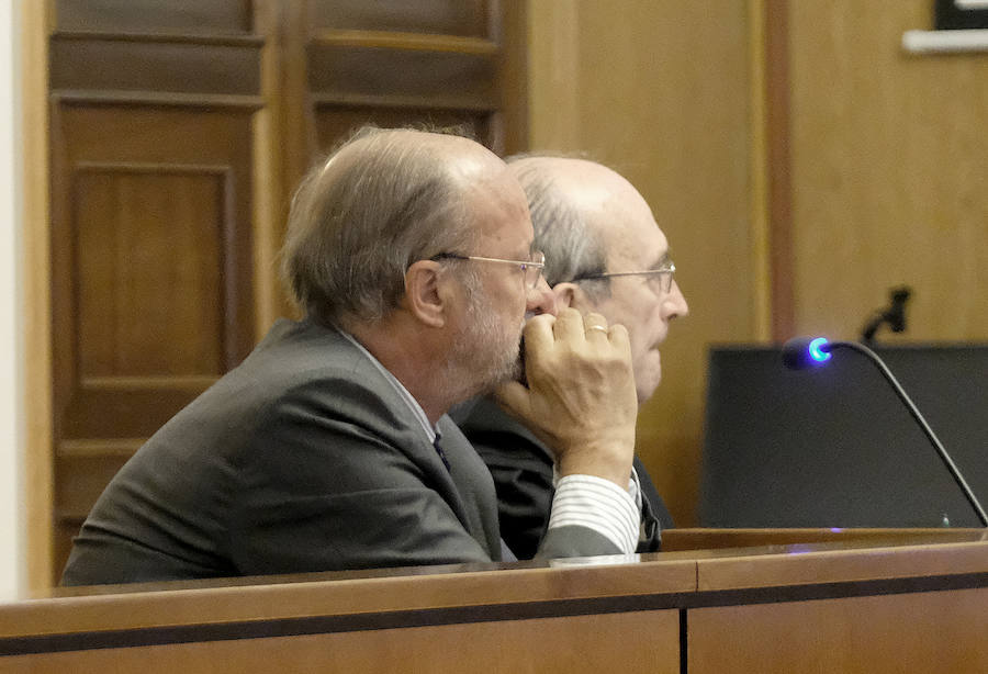 Fotos: El alcalde Óscar Puente comparece como testigo en el juicio contra León de la Riva