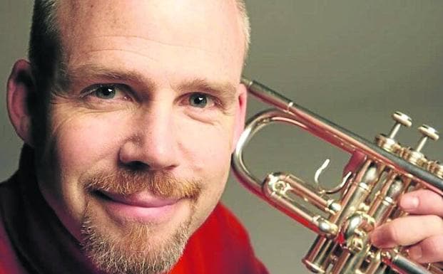 Stephen Burns, virtuoso de la trompeta, director y compositor. 