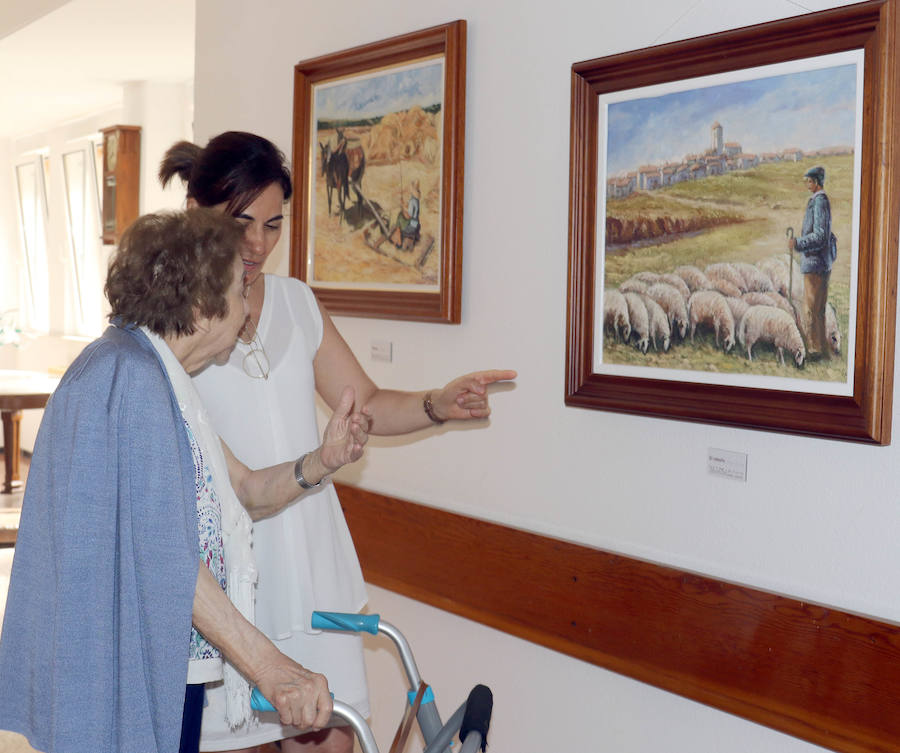 Exposición de pinturas de Isabel Crespo en la Residencia Doctor Villacián.