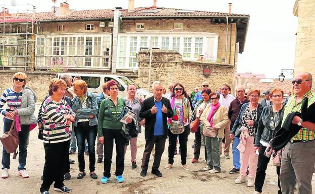 Los cooperativistas visitaron el casco antiguo de Vitoria. 