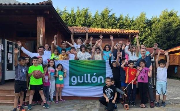Participantes del campamento junto a Kike Calleja 
