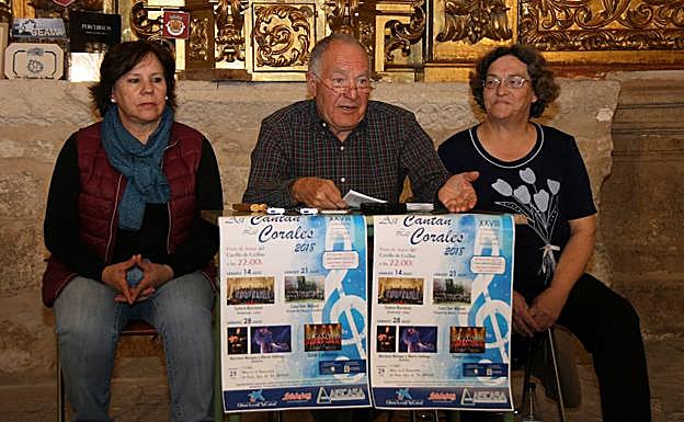 Miembros de la coral presentan el ciclo. 