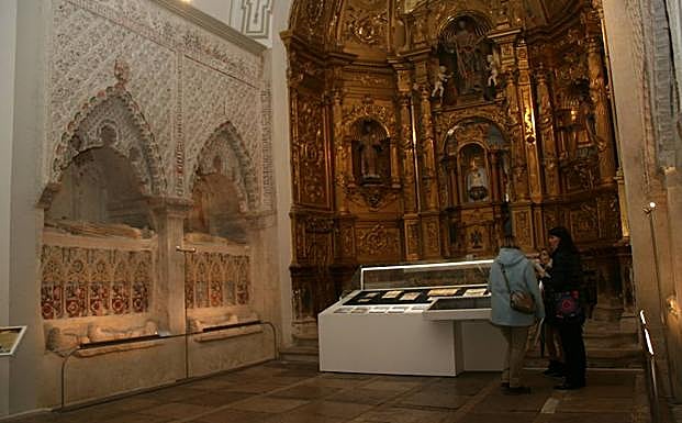 Visitantes en la iglesia de San Esteban. 
