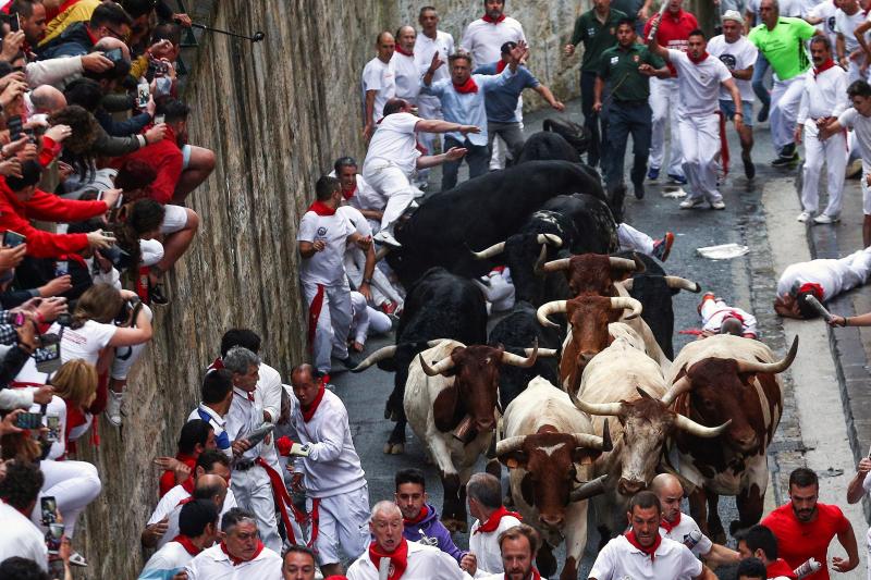 La carrera ha durado dos minutos y 54 segundos y ha sido tranquila, aunque ha habido momentos de peligro en Santo Domingo con los dos toros rezagados