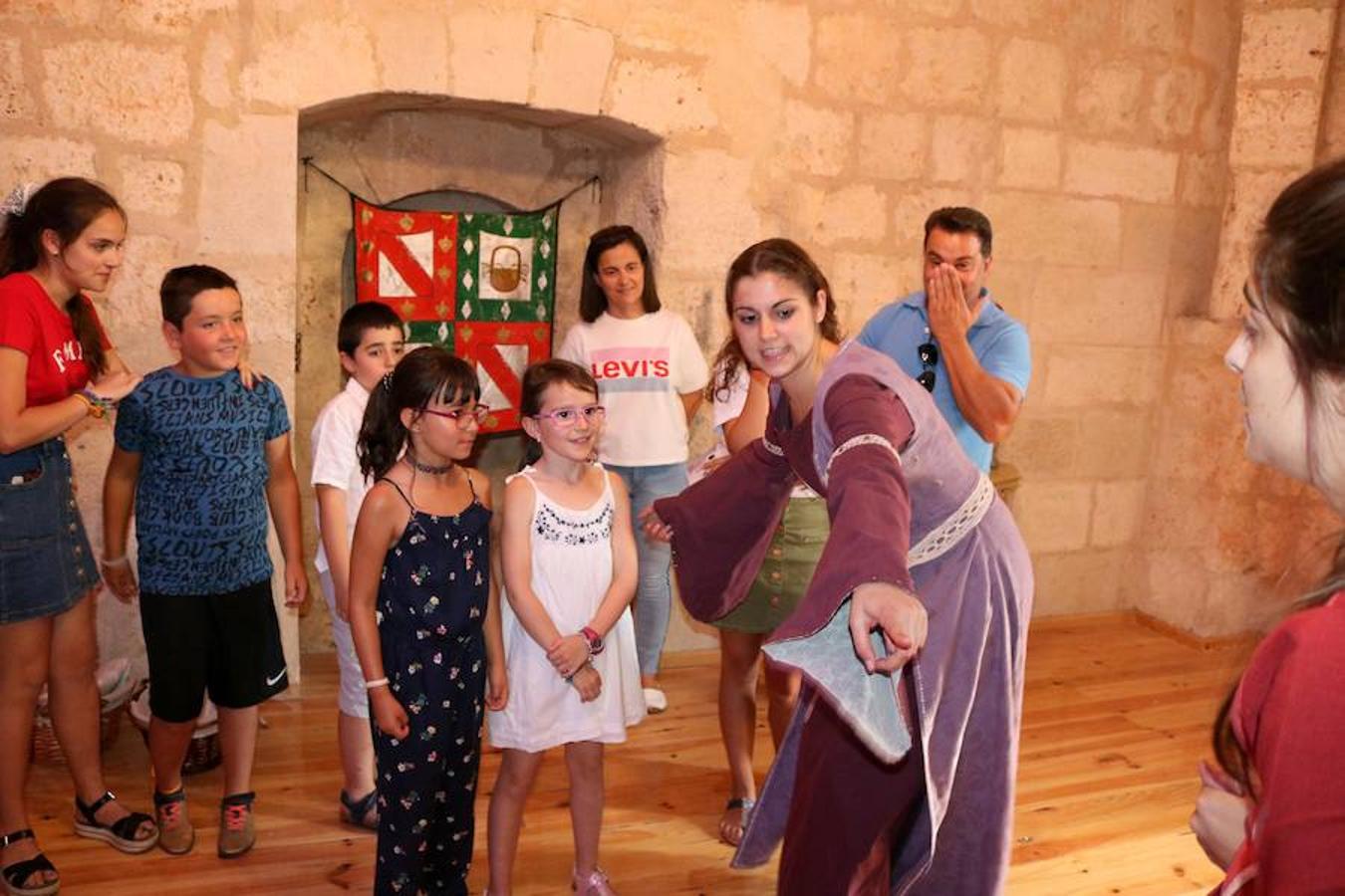 Fotos: Visitas teatralizas a Santa María La Mayor en Villamuriel
