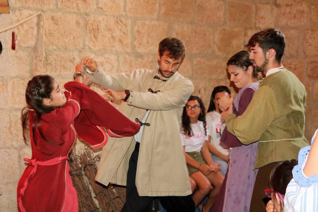 Fotos: Visitas teatralizas a Santa María La Mayor en Villamuriel