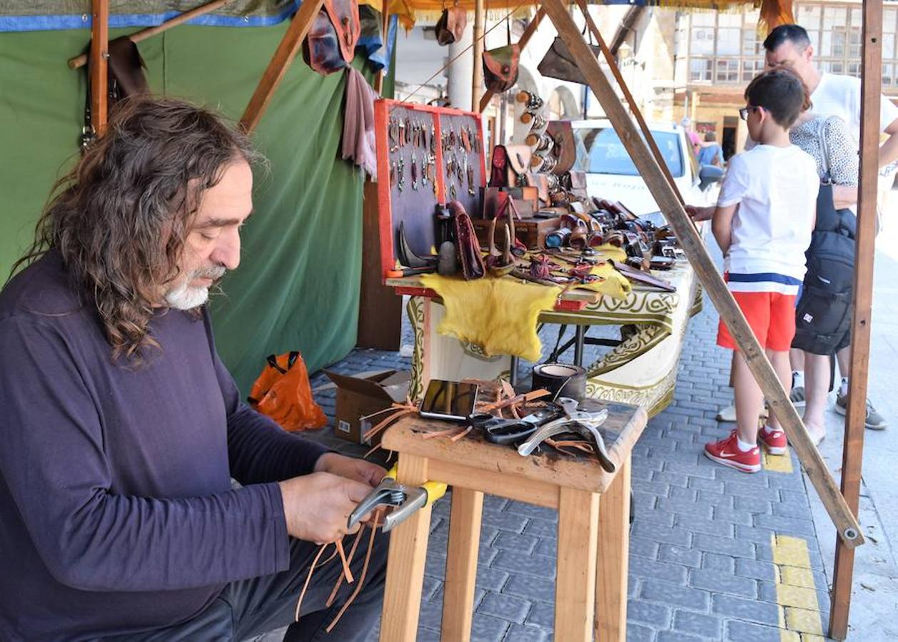 Fotos: La Feria de Artesanía llena Aguilar de arte