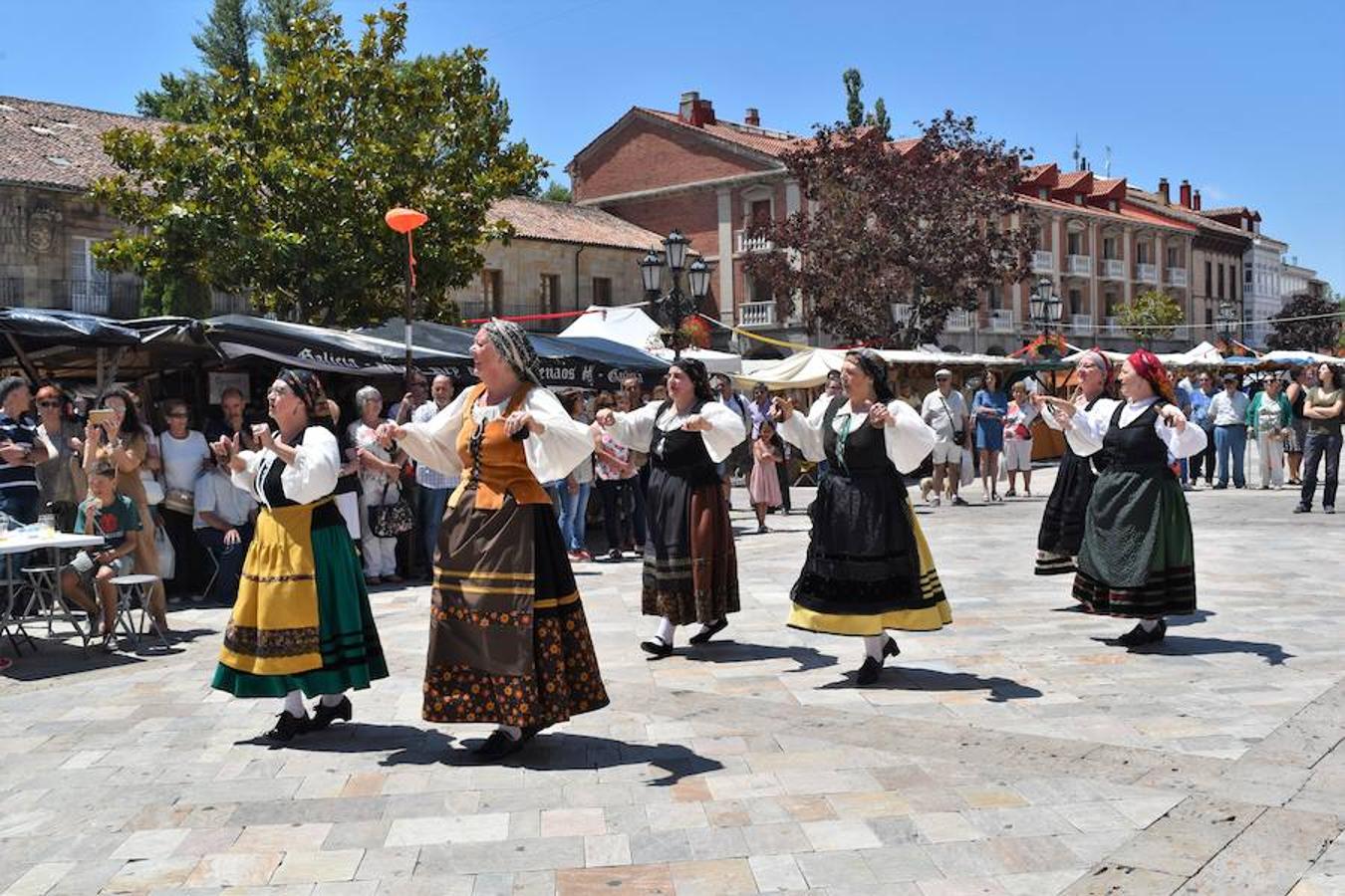 Fotos: La Feria de Artesanía llena Aguilar de arte