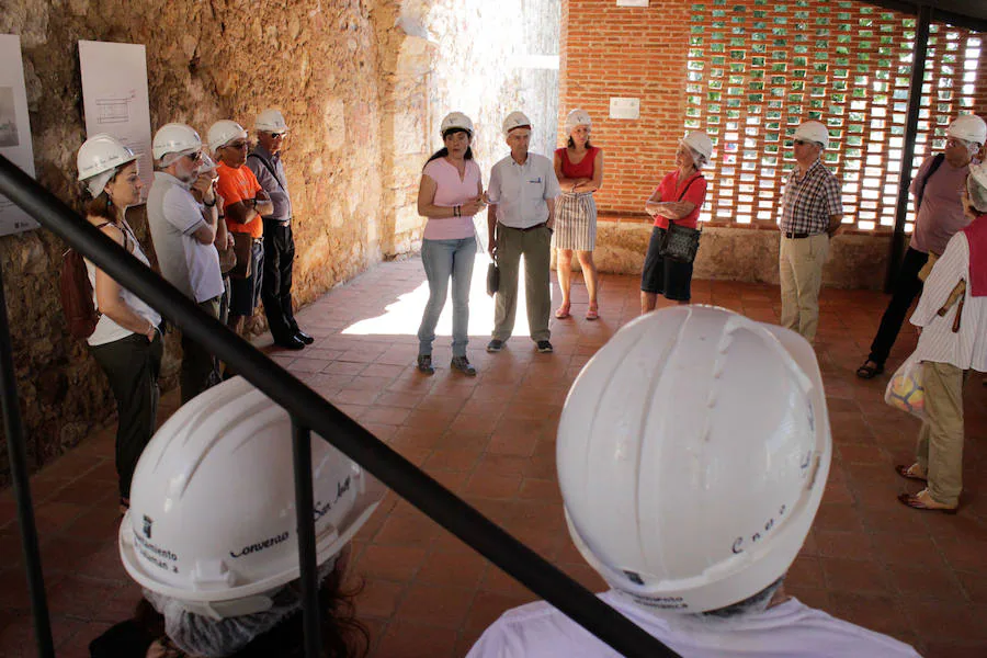 Las visitas guiadas al enigmático pozo permiten a los turistas adentrarse en sus profundos túneles para viajar en el tiempo