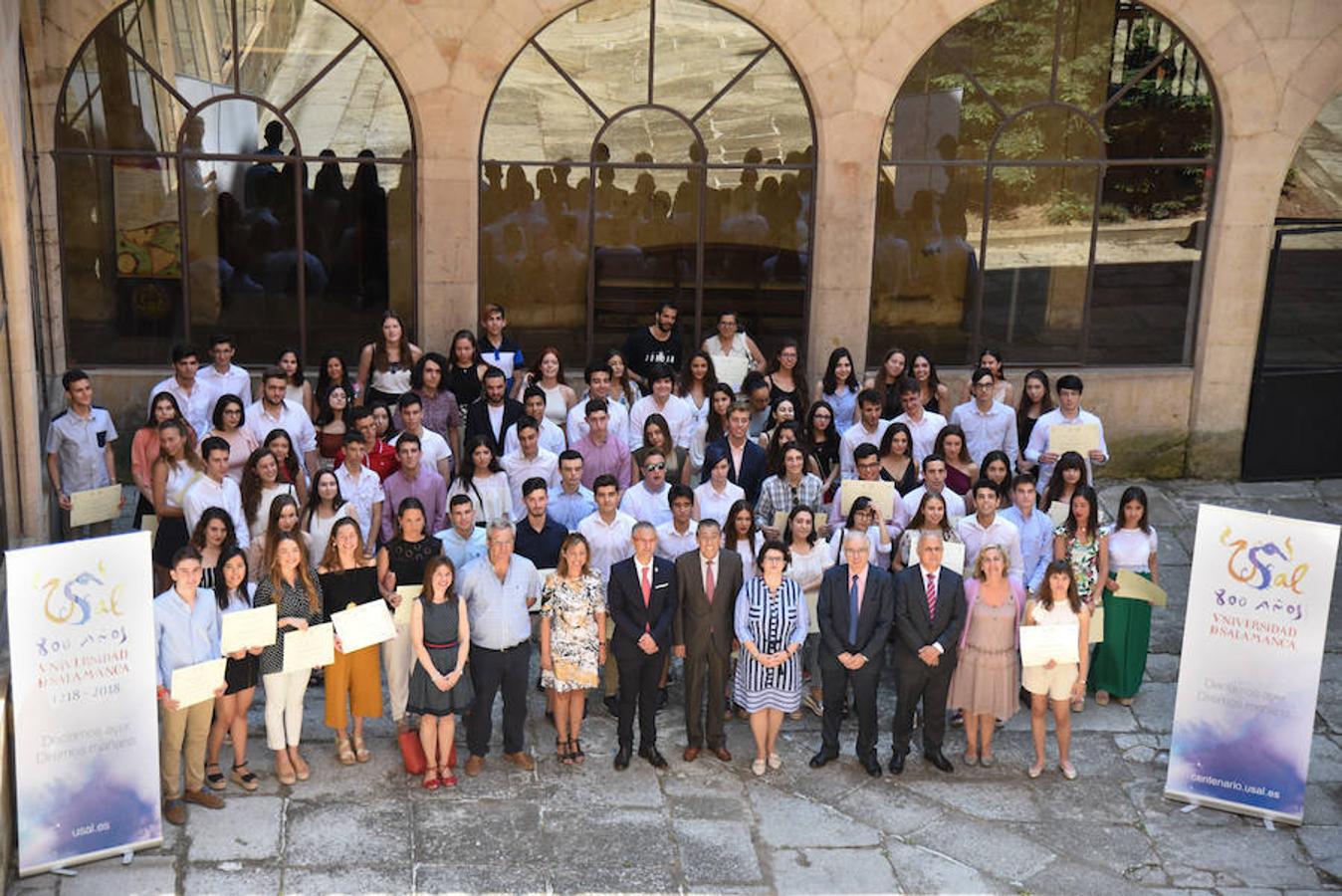 Fotos: La USAL entrega los premios a las 100 mejores notas de la EBAU