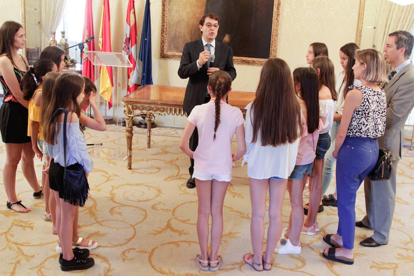 Fotos: El Club Rítmica Salamanca en el Ayuntamiento