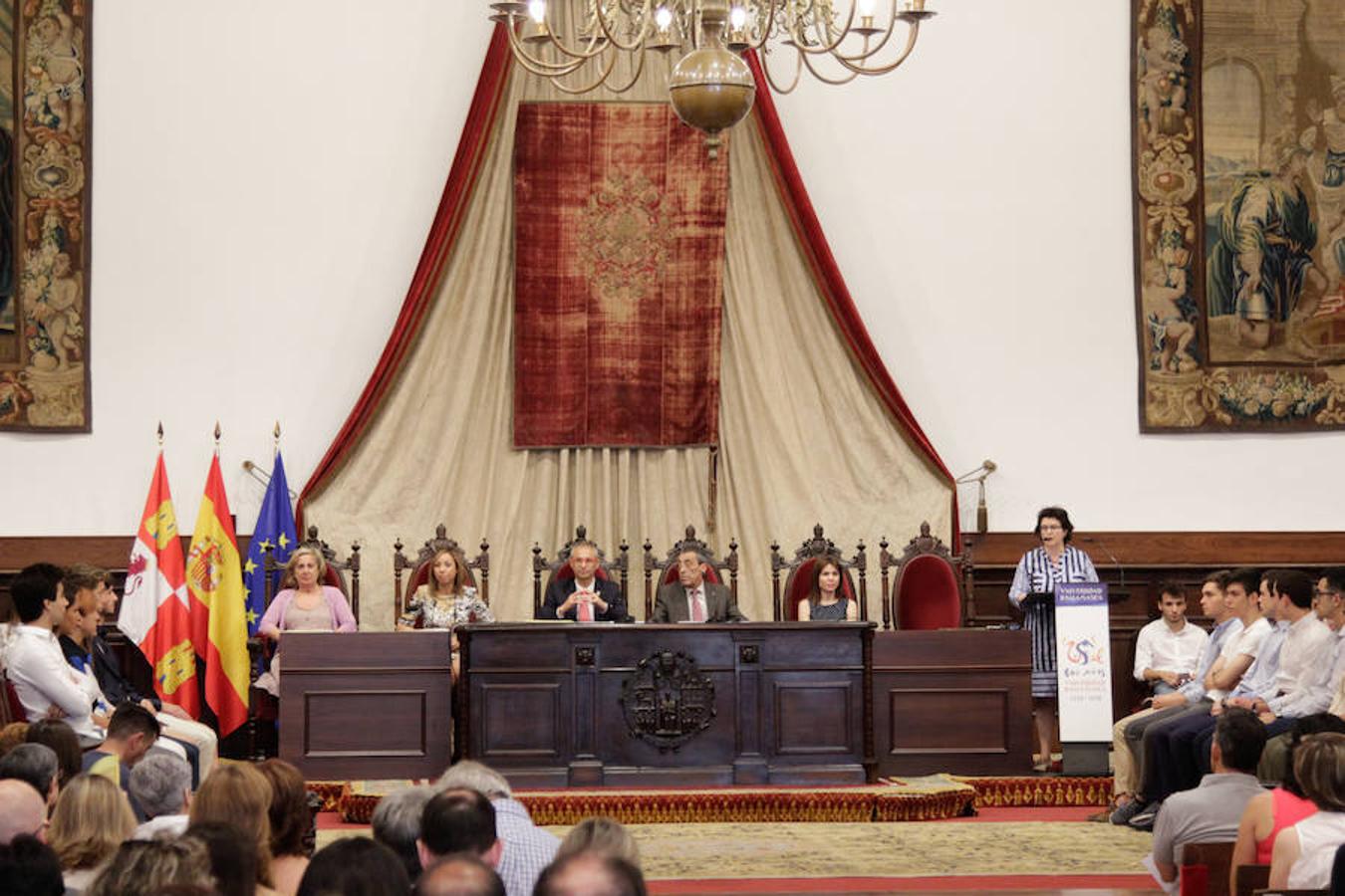 Fotos: La USAL entrega los premios a las 100 mejores notas de la EBAU