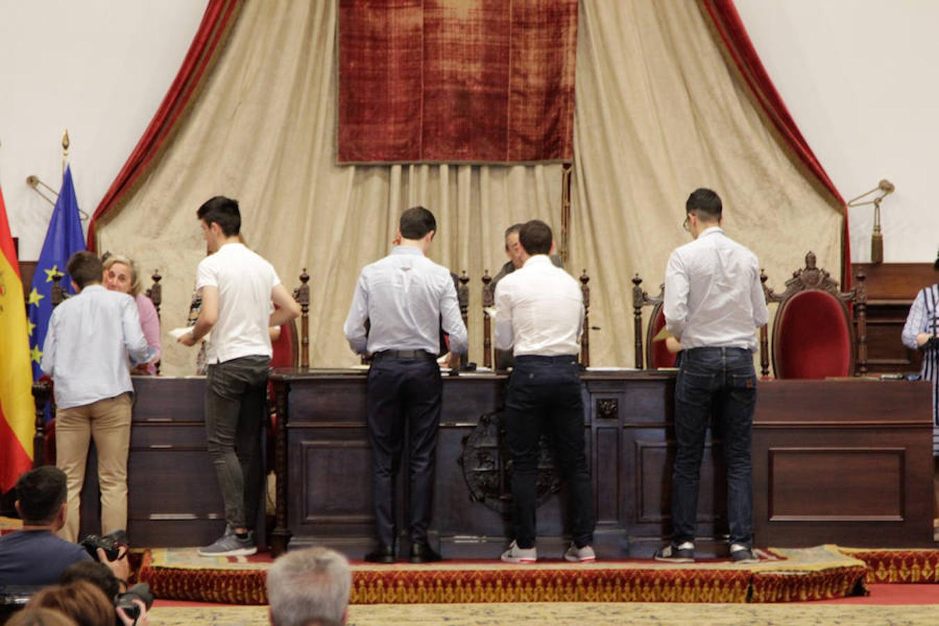 Fotos: La USAL entrega los premios a las 100 mejores notas de la EBAU