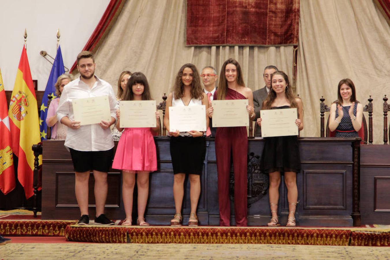 Fotos: La USAL entrega los premios a las 100 mejores notas de la EBAU