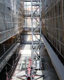 Imagen secundaria 2 - Cuadrillas trabajando en distintos espacios de la segunda fase del campus de la UVA en Segovia. 