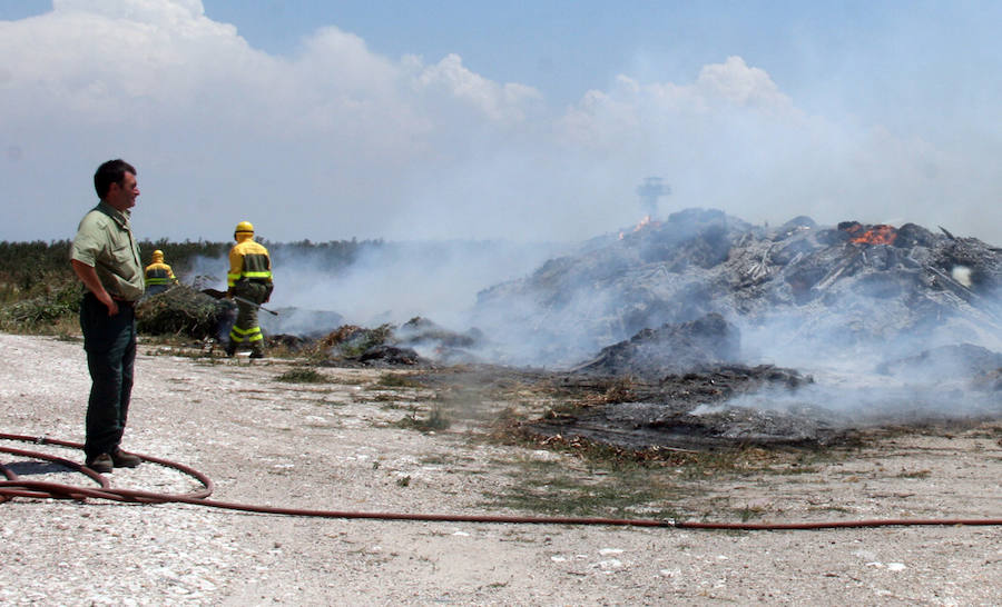 Fotos: Incendio en una escombrera de Cuéllar