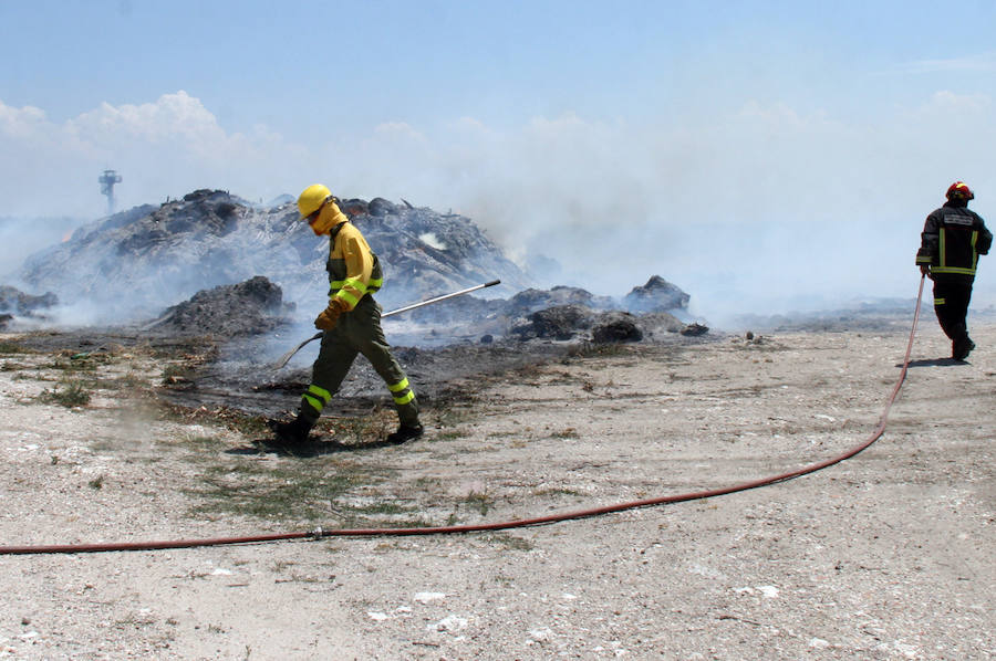 Fotos: Incendio en una escombrera de Cuéllar
