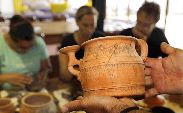 Un Kernos, recipiente ritual del siglo II antes de Cristo hallado en una de las tumbas de Pintia.