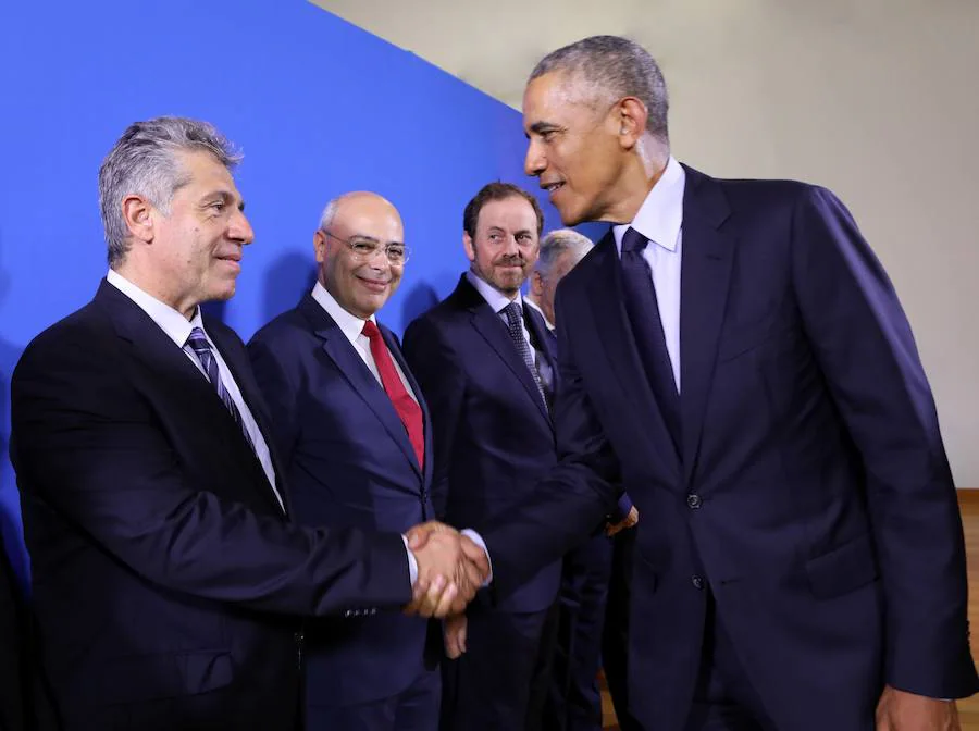 Obama saluda a Pancho Campo, en el inicio de la cumbre. 
