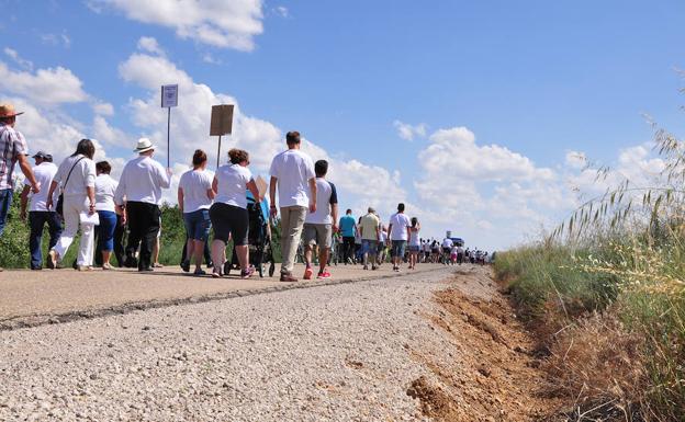 Vecinos de San Cebrián y Ribas de Campos en la manifestación. 