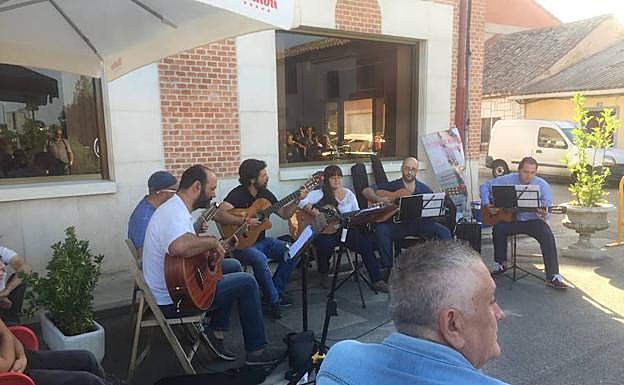 Actuación musical en una edición anbterior en Villanueva de Duero.