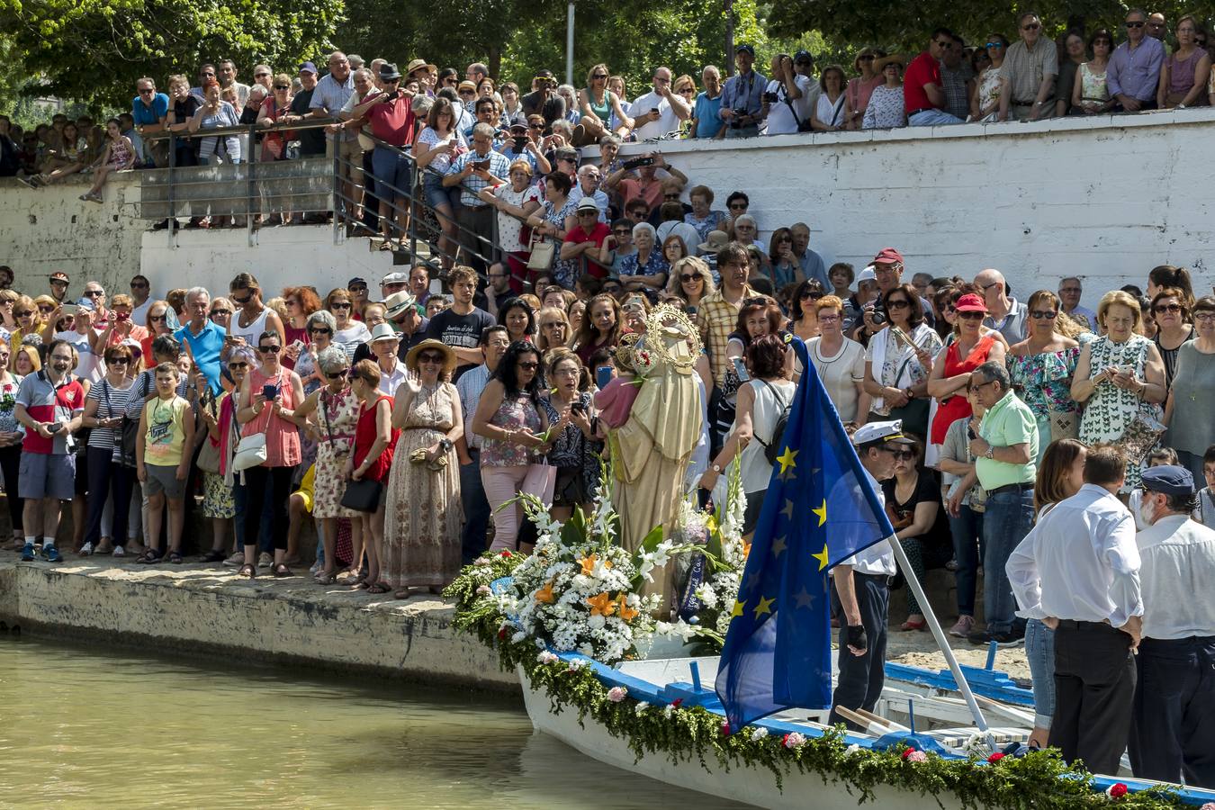 Fotos: Paseo fluvial de la Virgen del Carmen por el río Pisuerga