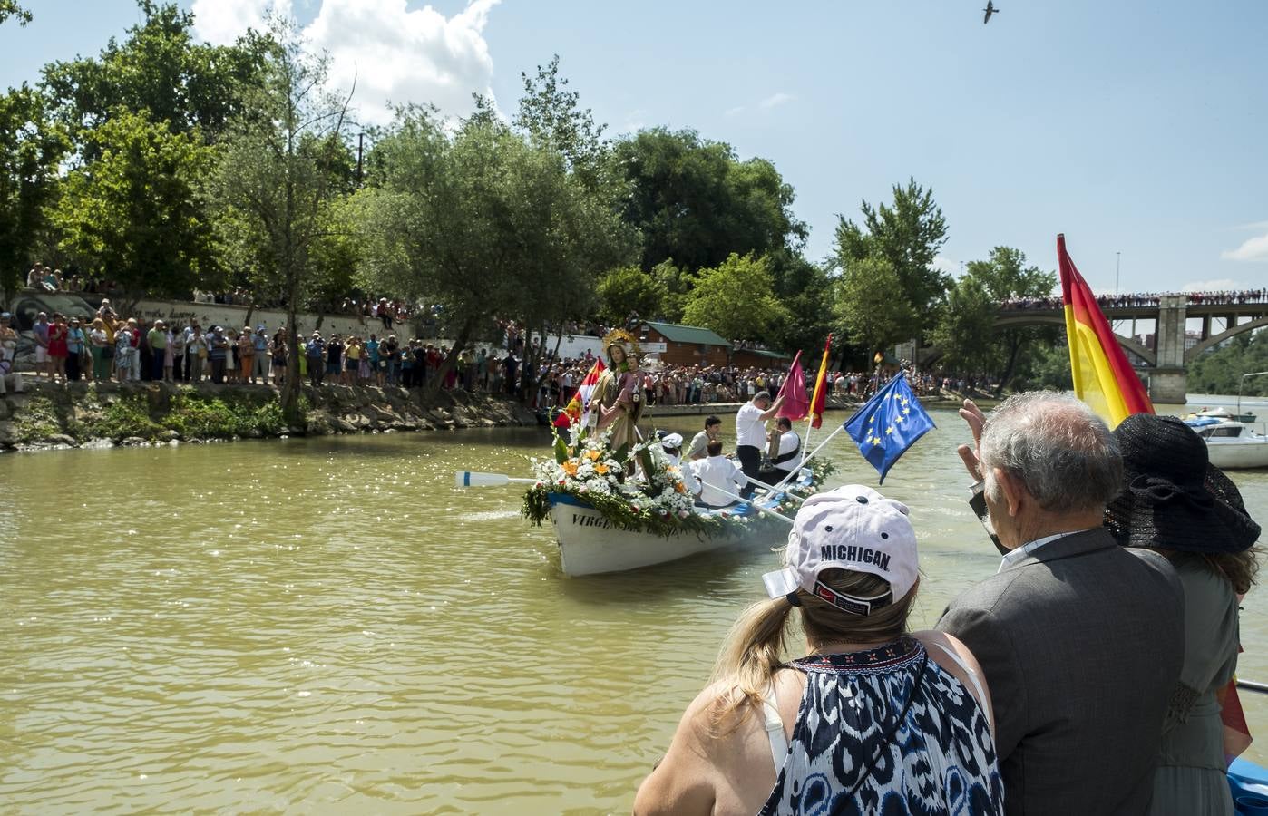 Fotos: Paseo fluvial de la Virgen del Carmen por el río Pisuerga