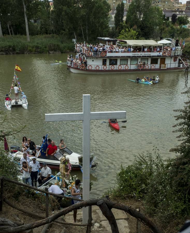 Fotos: Paseo fluvial de la Virgen del Carmen por el río Pisuerga