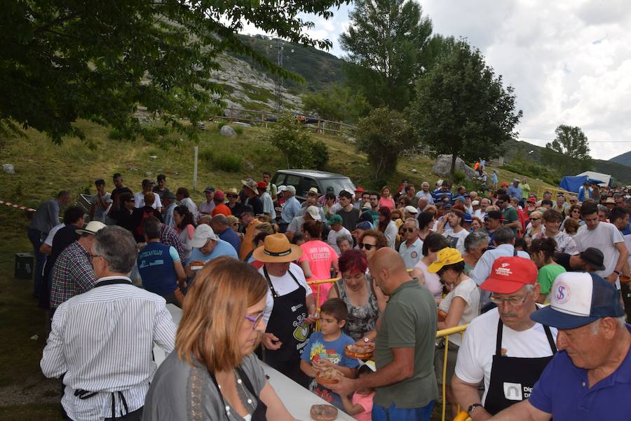 Fotos: Fiesta de la Montaña Palentina en Puente Agudín