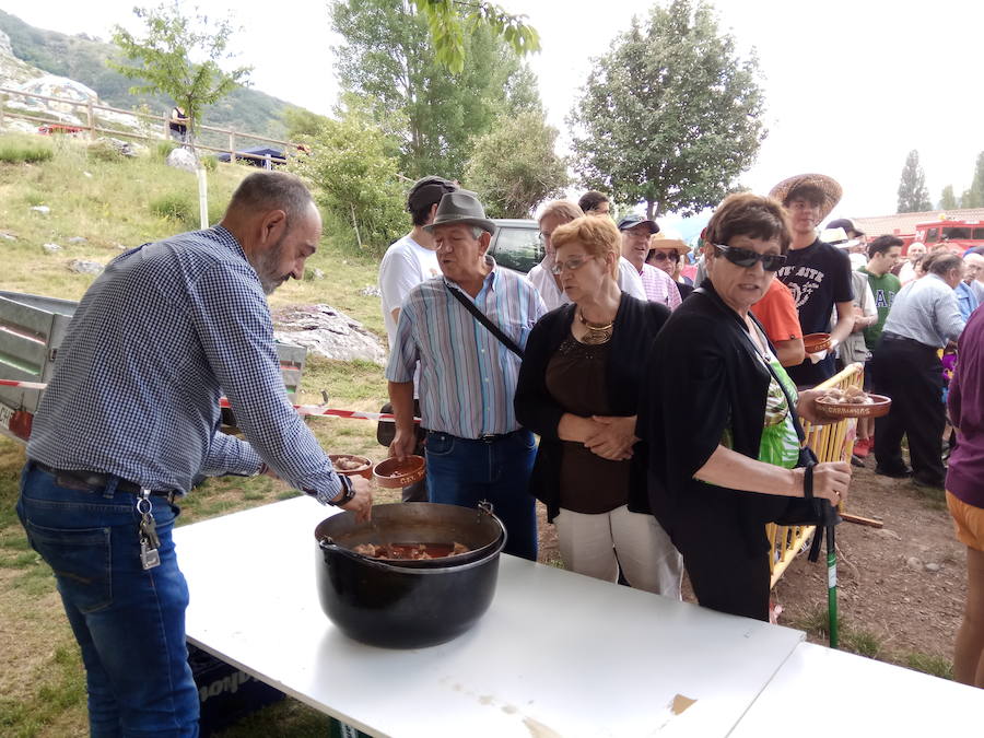 Fotos: Fiesta de la Montaña Palentina en Puente Agudín