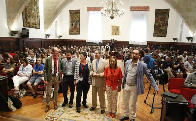 Un momento de la inuaguración en el Paraninfo de la Universidad