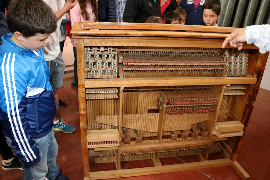 Fotos: Visita al taller de organería Acitores de Torquemada