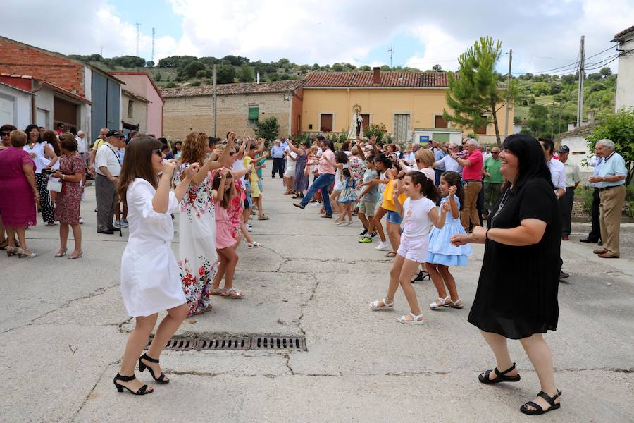 Fotos: Cevico Navero danza a la Virgen del Carmen