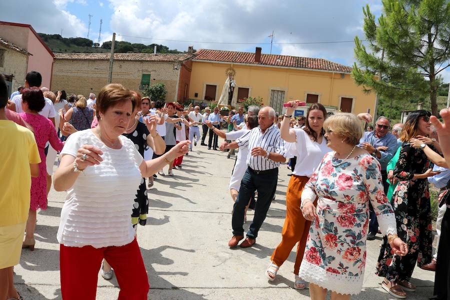 Fotos: Cevico Navero danza a la Virgen del Carmen